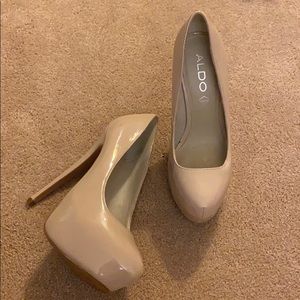 Nude Pumps